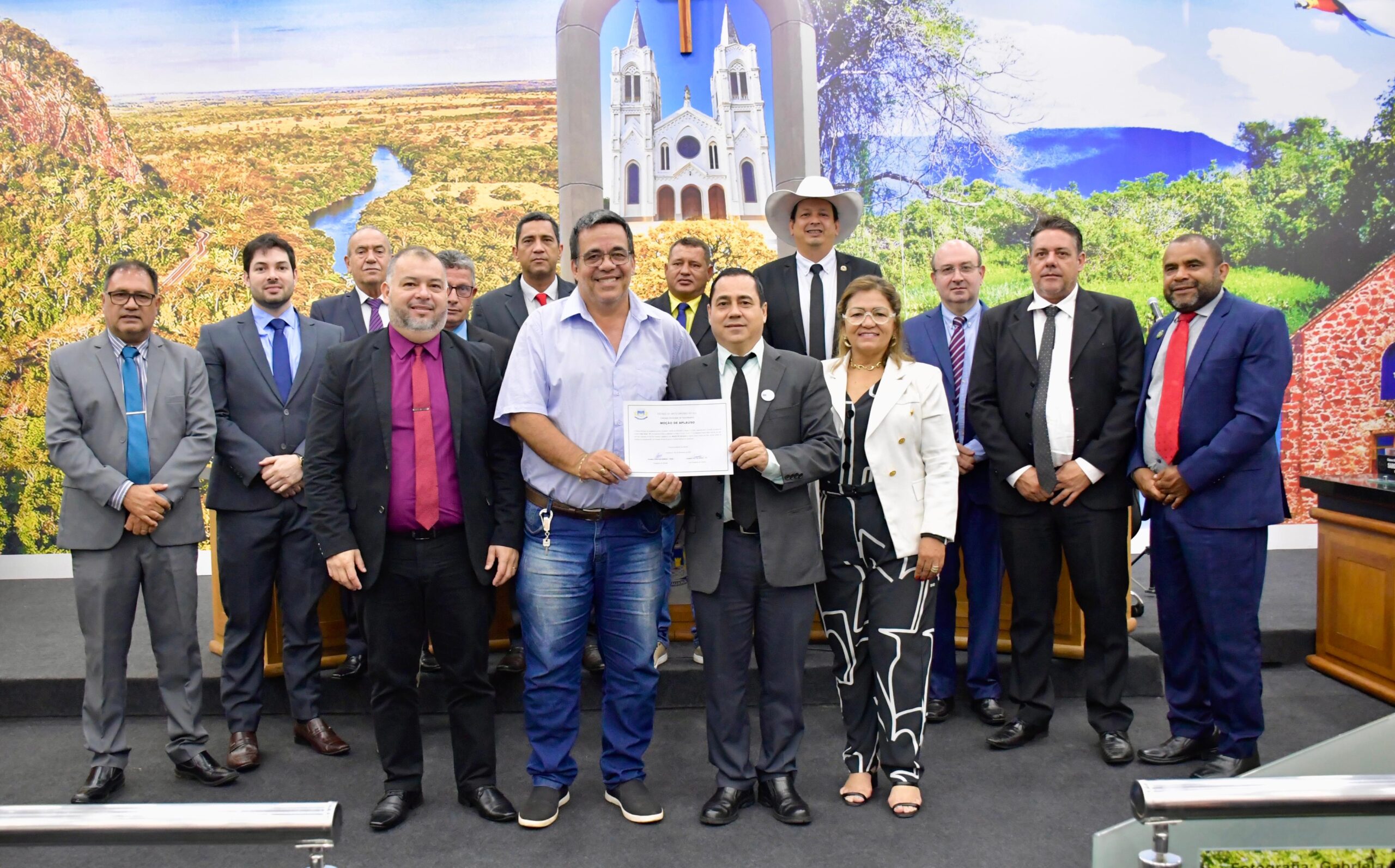 Servidor Público é homenageado pelos 38 anos de serviços prestados à Câmara de Aquidauana