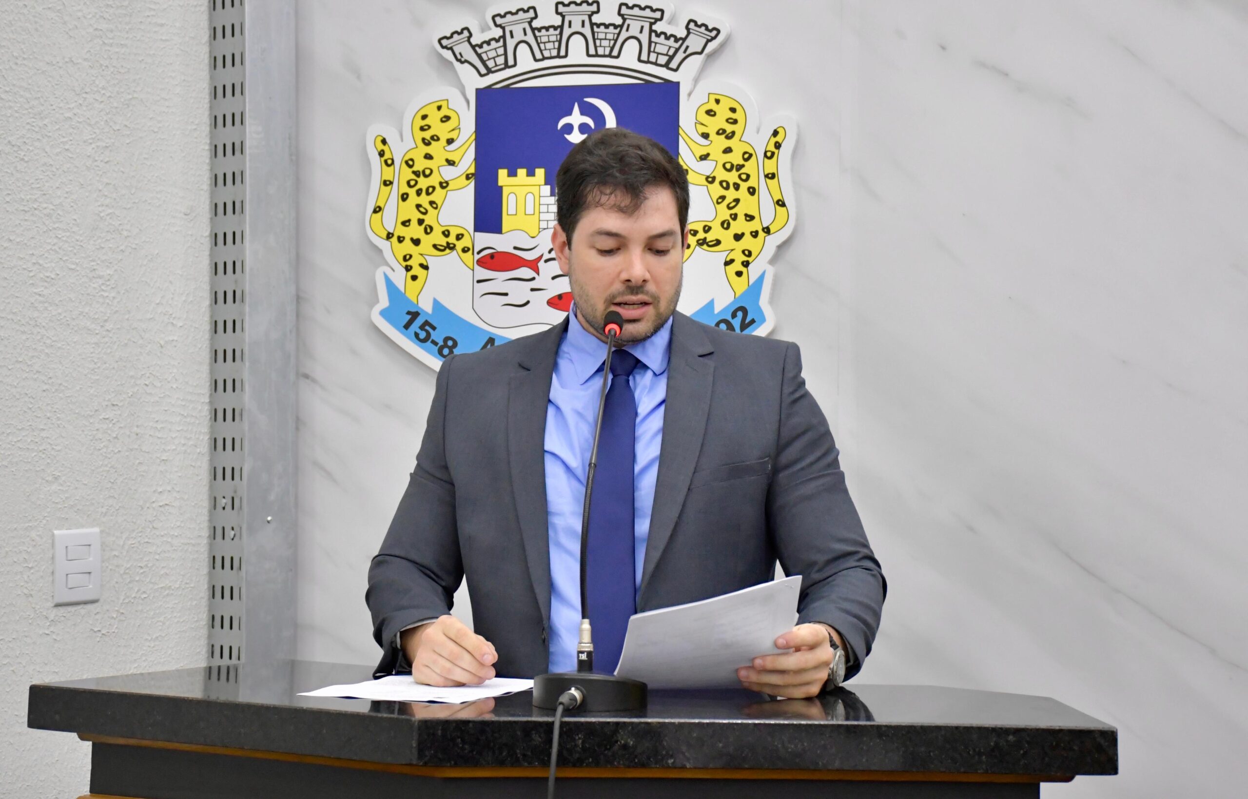 Vereador Edenilson Junior usa tribuna para pedir segurança no trânsito