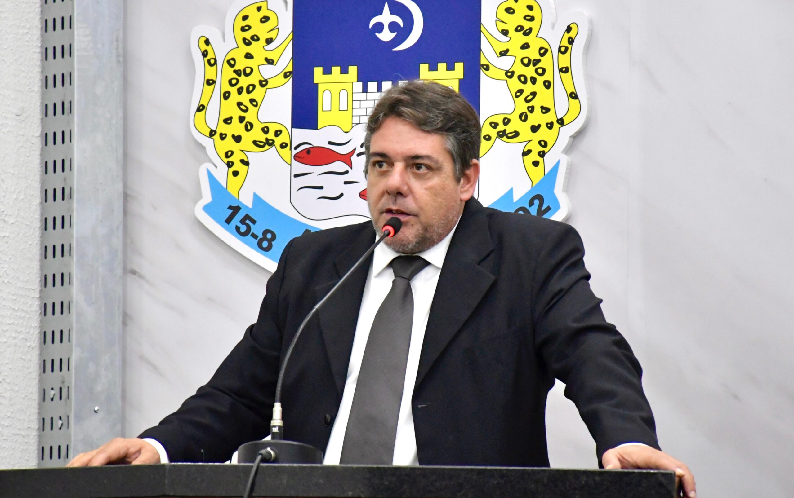 Renato Bossay cobra revitalização de escola abandonada e melhorias em estrada rural
