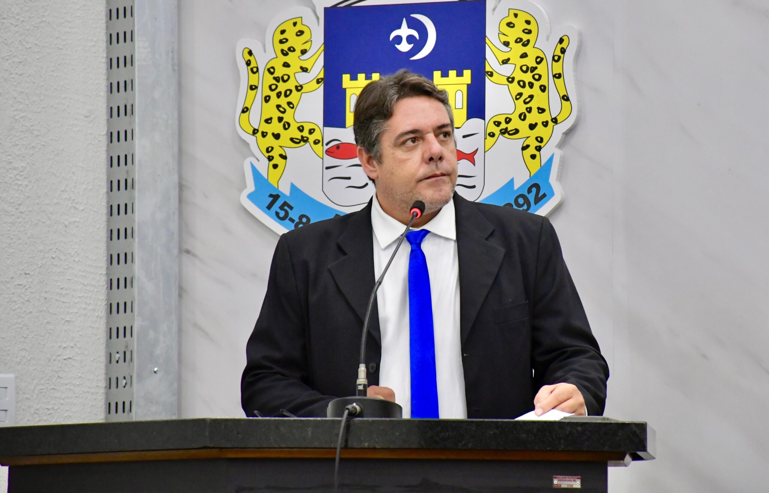 Renato Bossay reitera pedidos por reformas em quadra esportiva e medidas de segurança viária