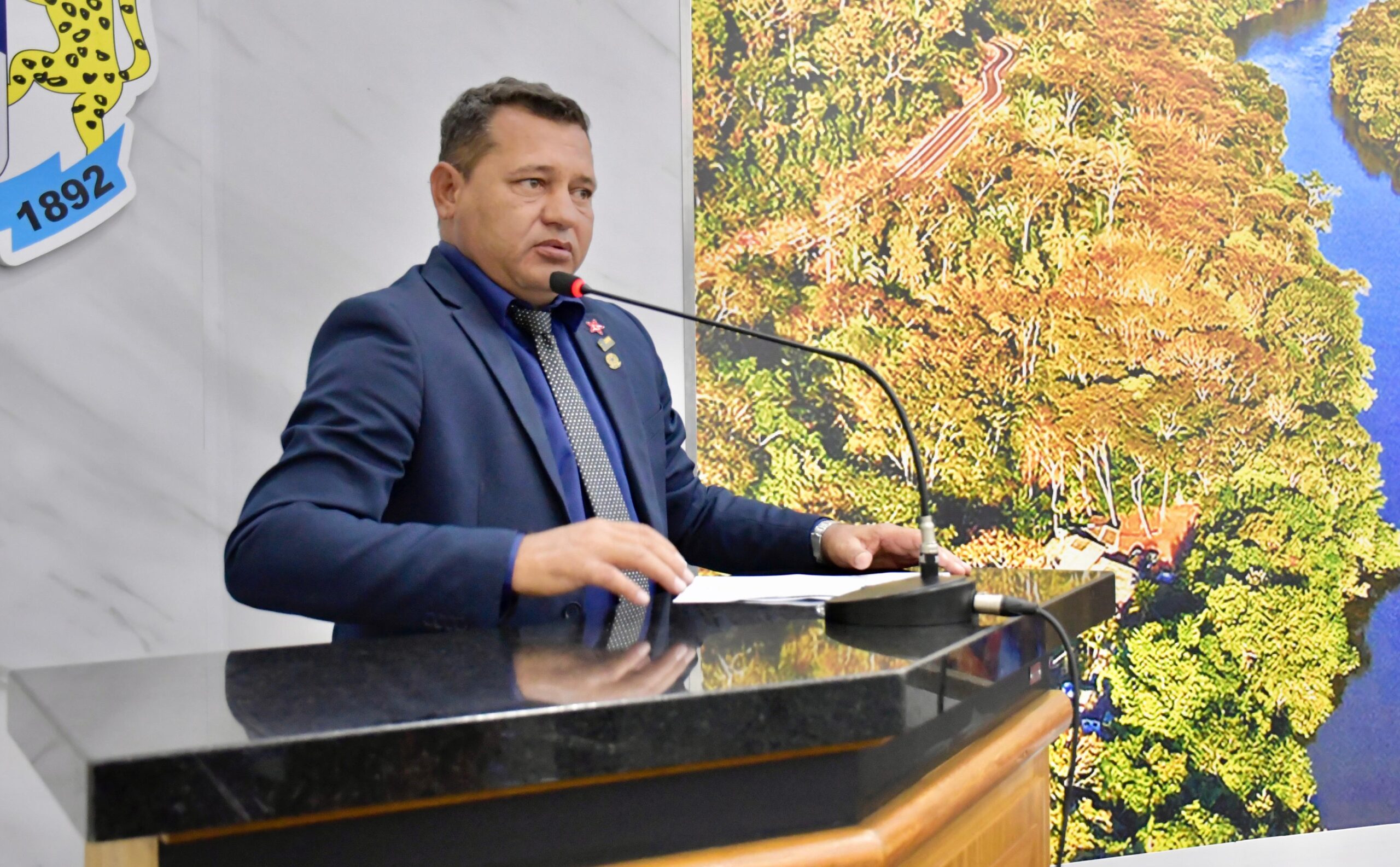 Marquinhos solicita limpeza no Nova Aquidauana e construção de calçada na Vila Cidade Nova