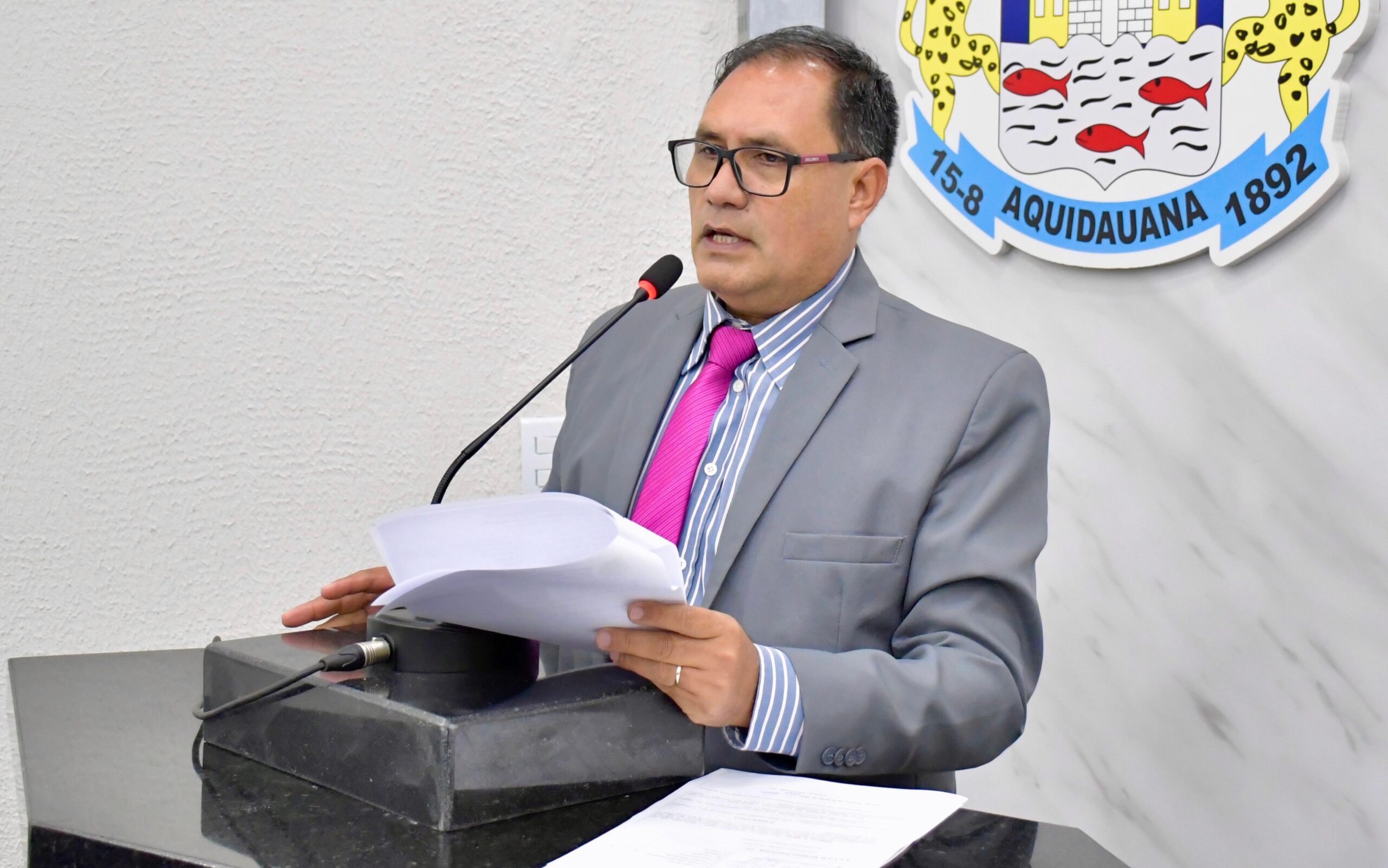 Vereador Fred Frank solicita limpeza urgente em rua do bairro Guanandi