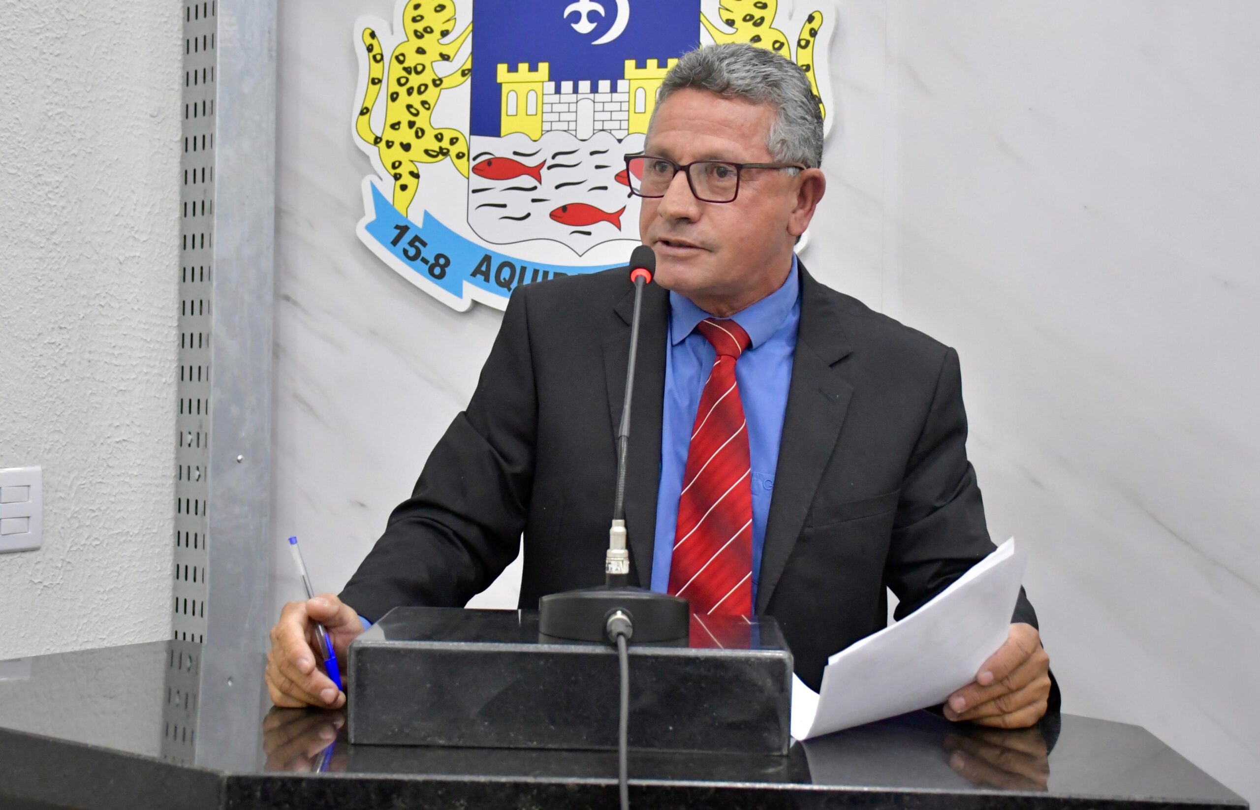 Juraci Jesus solicita esclarecimentos sobre transporte de pacientes e serviços veterinários