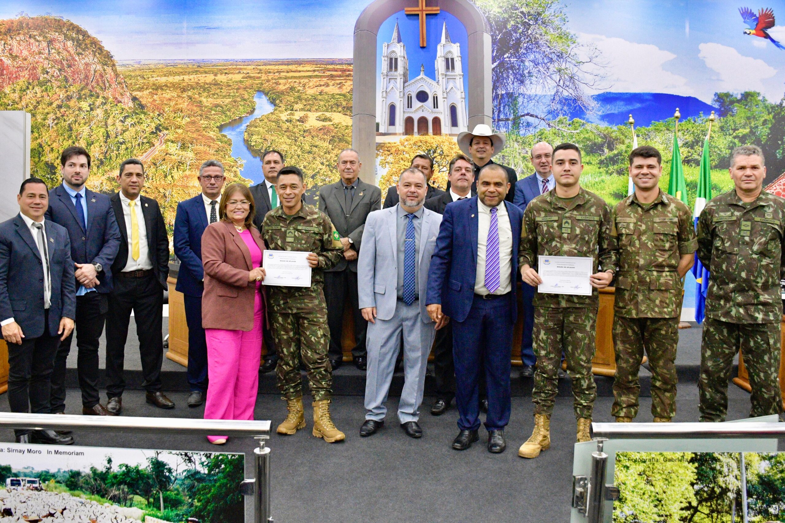 Por iniciativa do vereador Sargento Cruz, militares do Exército recebem Moção por impedirem suicídio