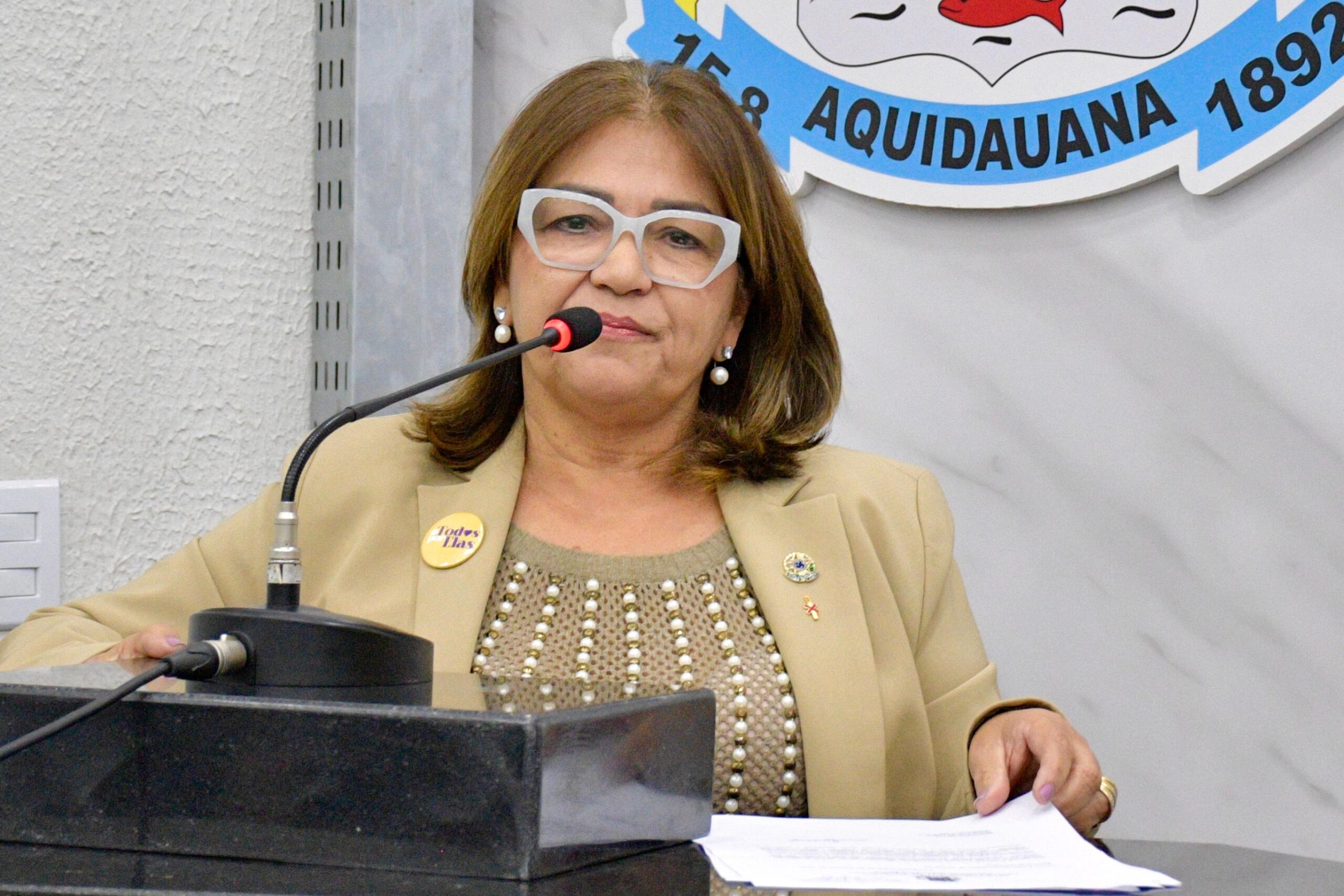 Ana Saravy reivindica fiscalização da fixação irregular de cabos e fios