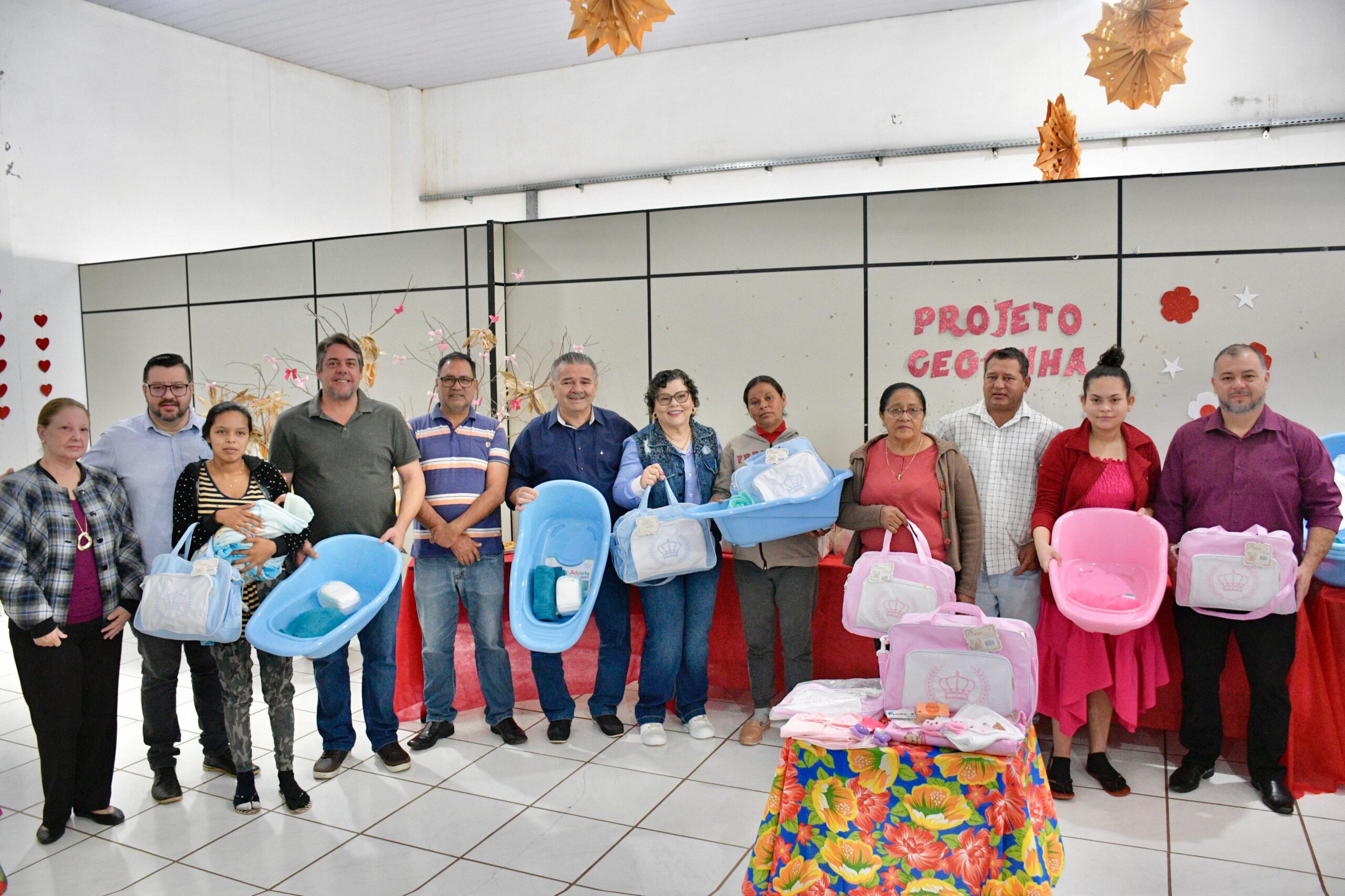 Legislativo de Aquidauana participa de entrega de kits maternidades no CRAS