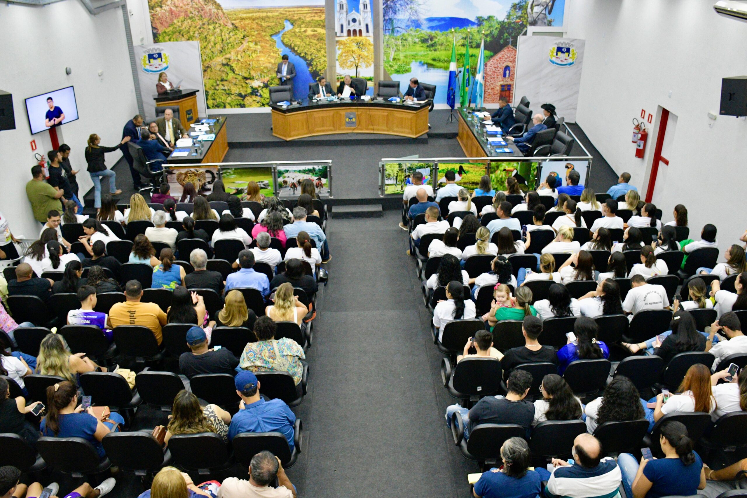 Vereadores se reúnem hoje para Sessão Extraordinária