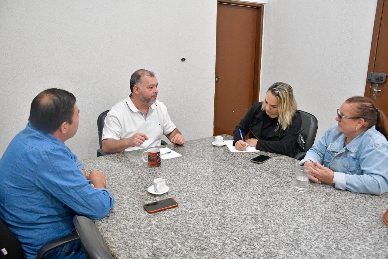Presidente Everton, Cacique e Associação discutem construção de casas populares em aldeias