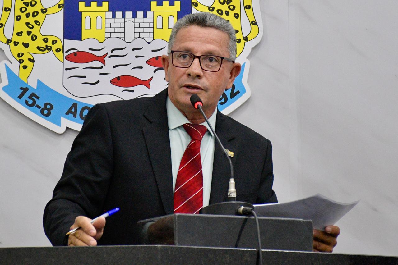 Juraci Jesus solicita limpeza e roçada das vias na Vila Trindade