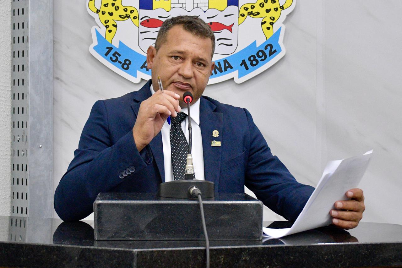 Vereador Marquinhos solicita a construção de banheiros nas Praças Municipais