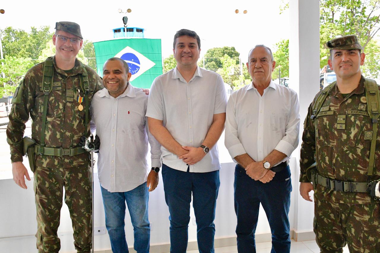 Legislativo Municipal participa de solenidade em comemoração ao aniversário do 9º BE Cmb