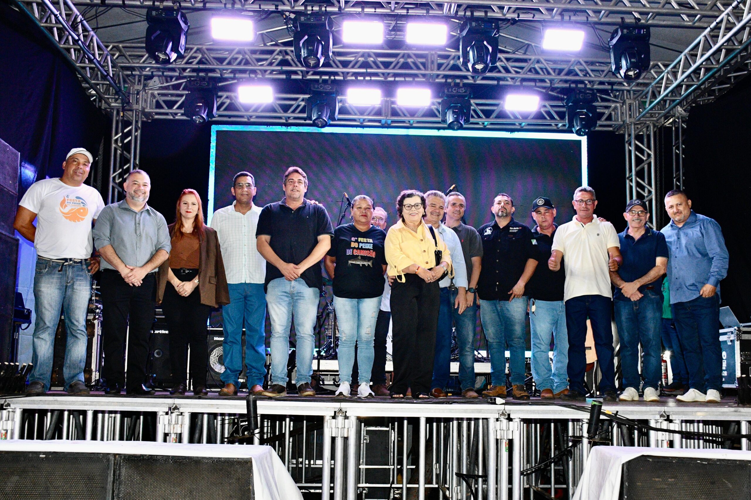 Festa do Peixe, em Camisão, reuniu gastronomia, artesanato e shows musicais