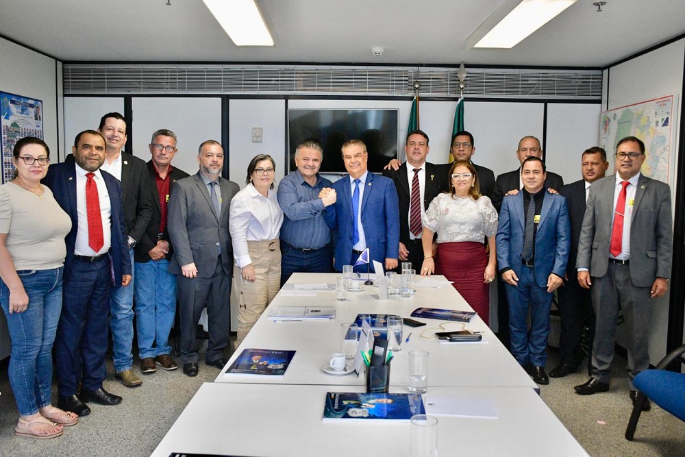 Articulação entre Legislativo e Executivo garante R$ 1 milhão para a Saúde, após agenda em Brasília