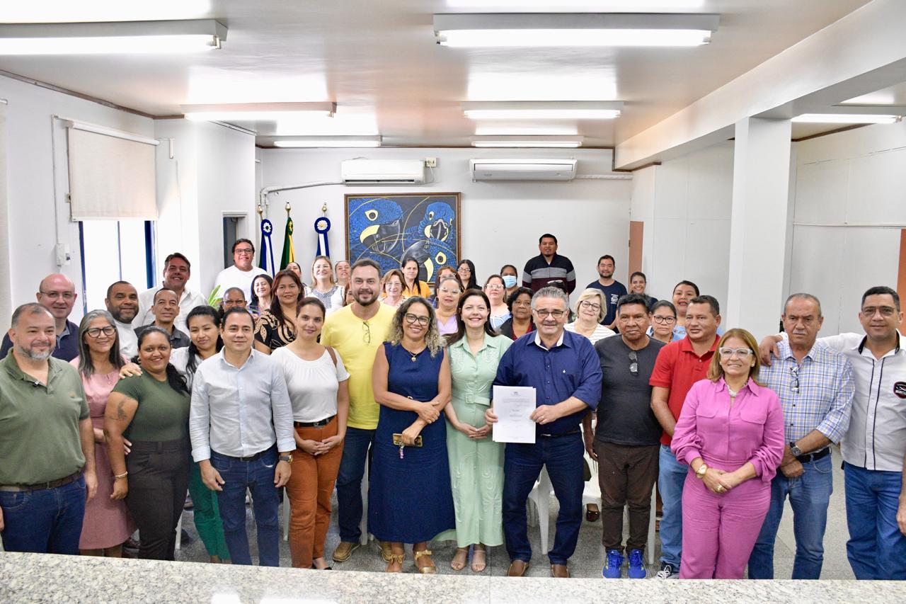 Legislativo de Aquidauana participa de solenidade que autoriza repasse do PDDE e reforça investimentos na Rede Municipal