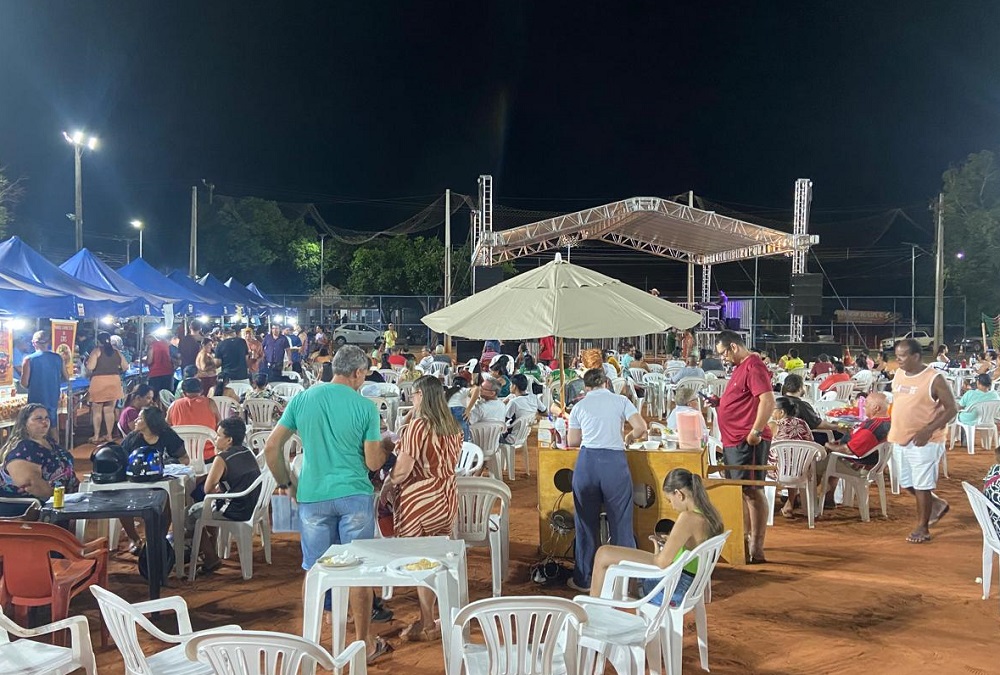 Feira do Ovídio Costa confirma tradição e atrai moradores em noite festiva