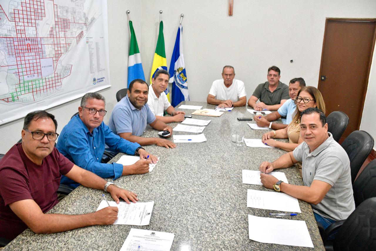 Comissões da Câmara aprovam reajuste aos servidores e projeto vai a plenário nesta terça