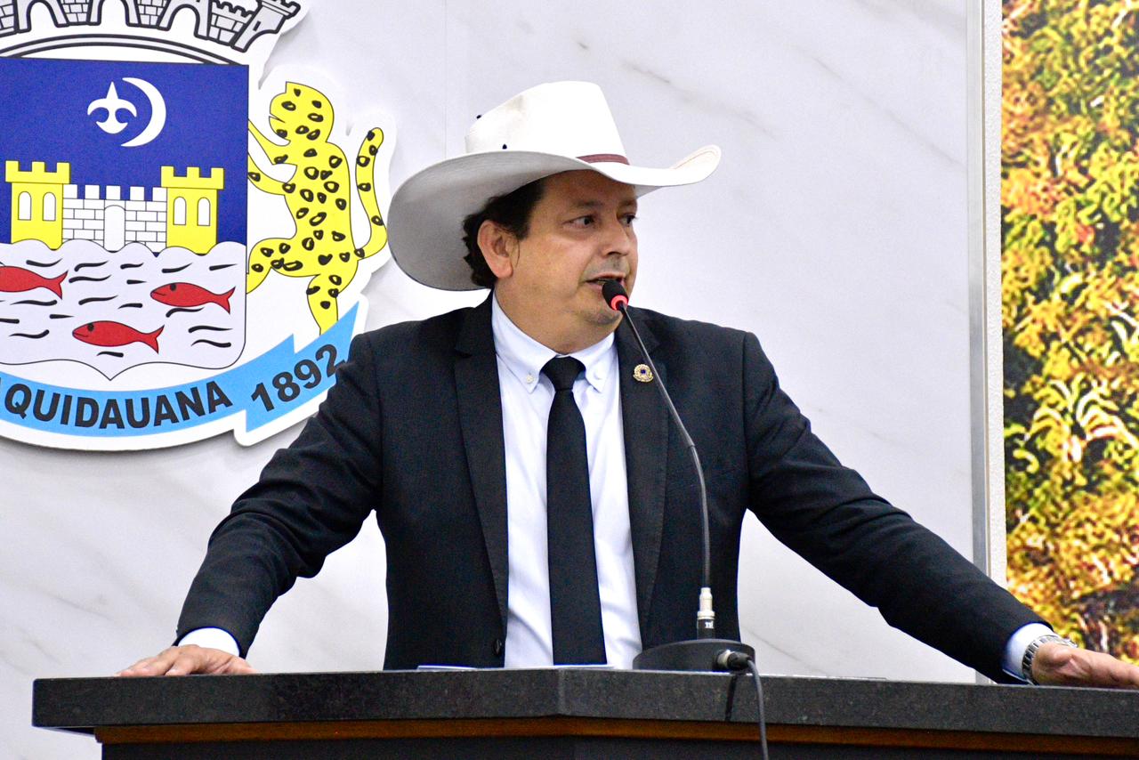 Vereador aciona Prefeitura e cobra limpeza urgente na Vila Cidade Nova