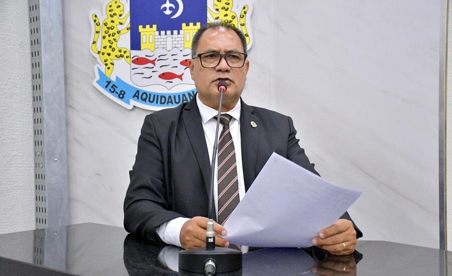 Parlamentar reivindica limpeza urbana e melhorias em estradas