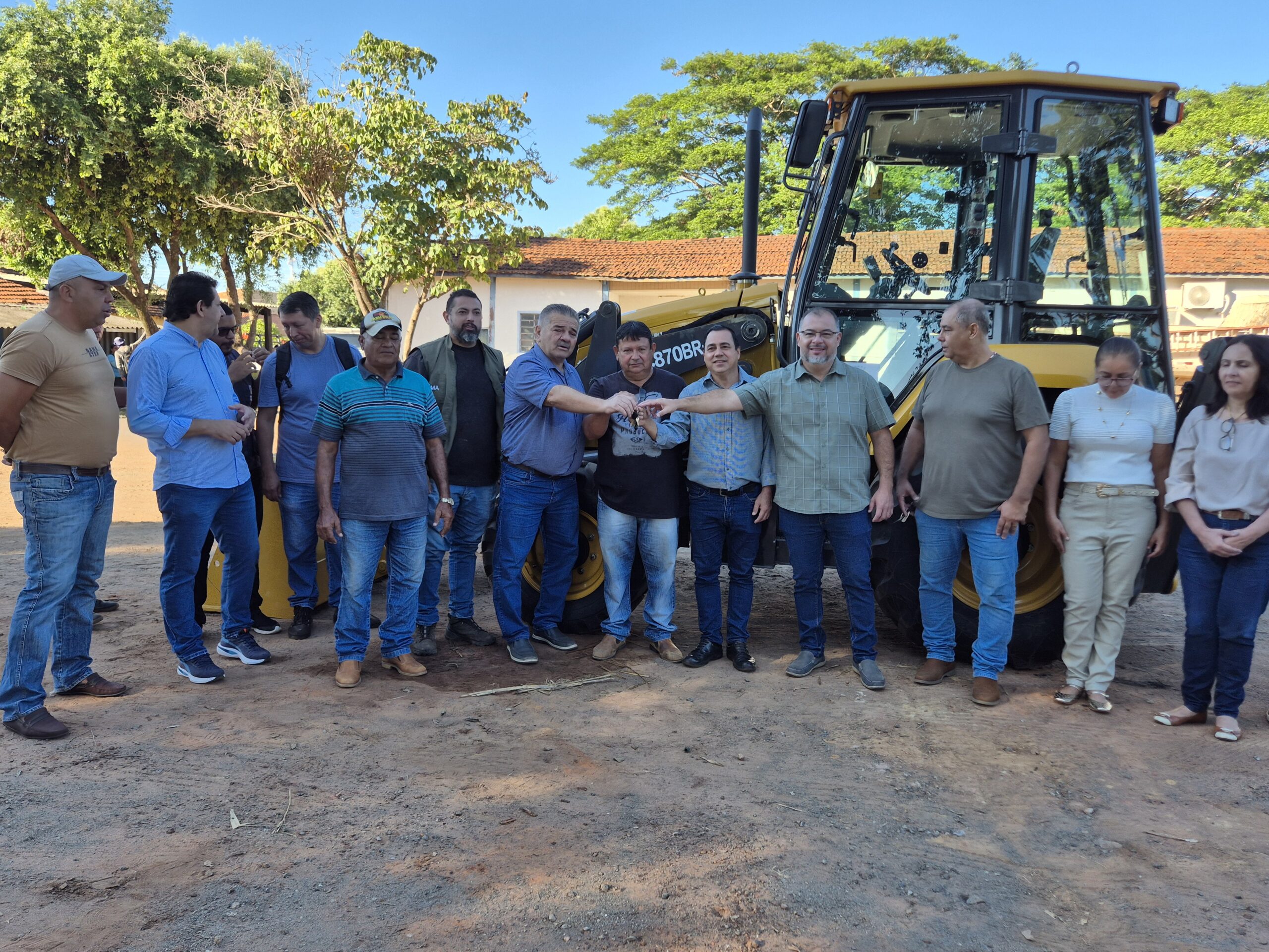 SEMSUR recebe retroescavadeira viabilizada por emenda da senadora Tereza Cristina