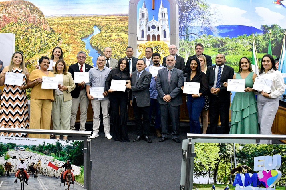 Equipe de saúde da Vila Pinheiro recebe homenagem por ação de Páscoa comunitária