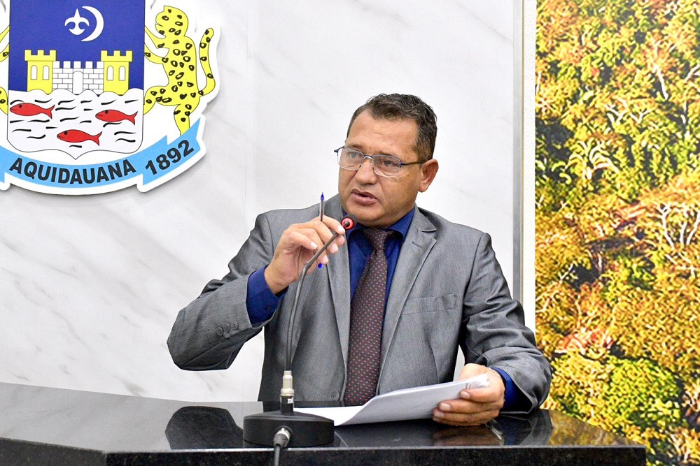 Vereador cobra patrolamento e revisão de pontes em estrada rural