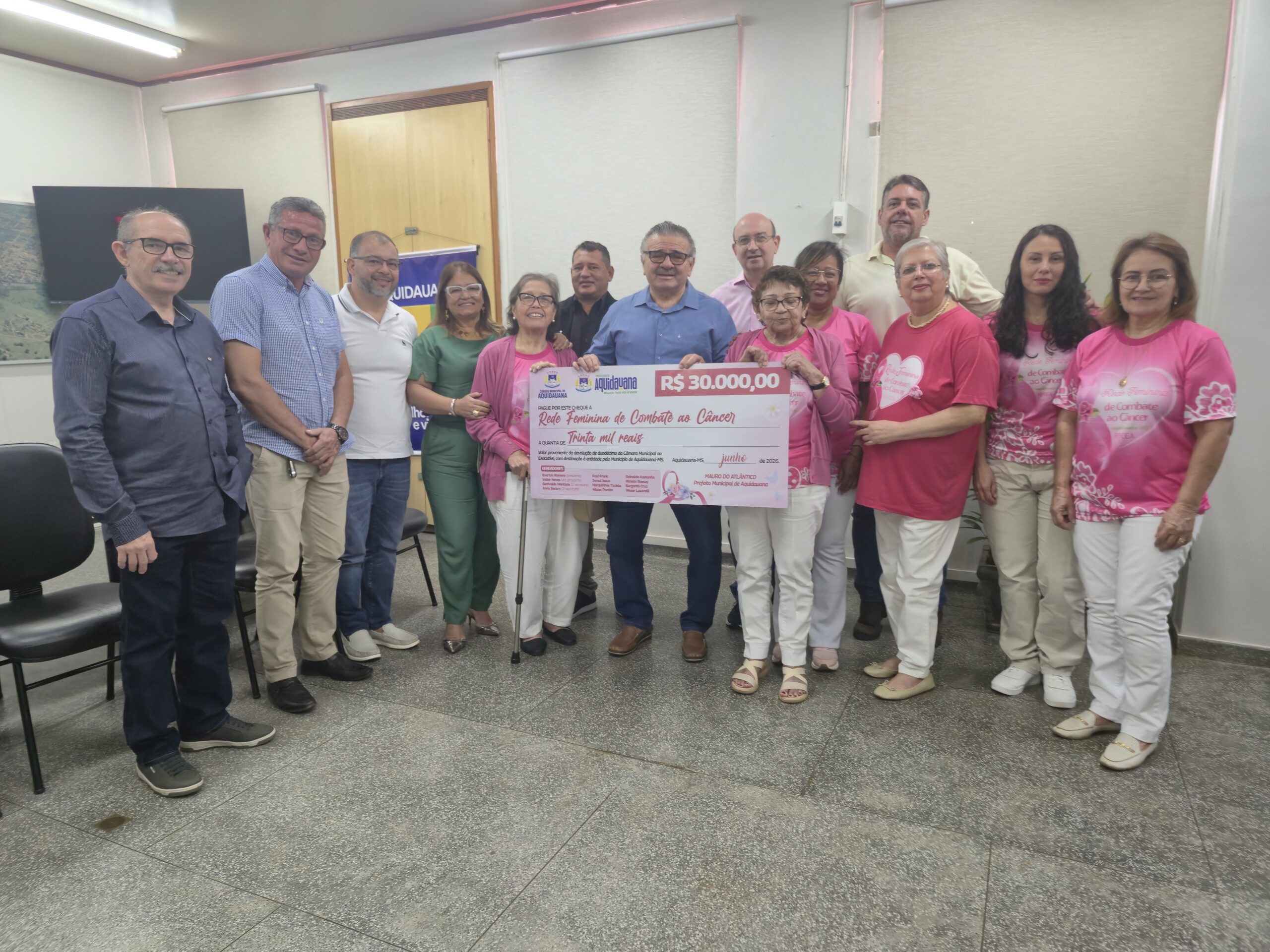 Legislativo participa de ato que oficializa repasse de recursos à Rede Feminina de Combate ao Câncer