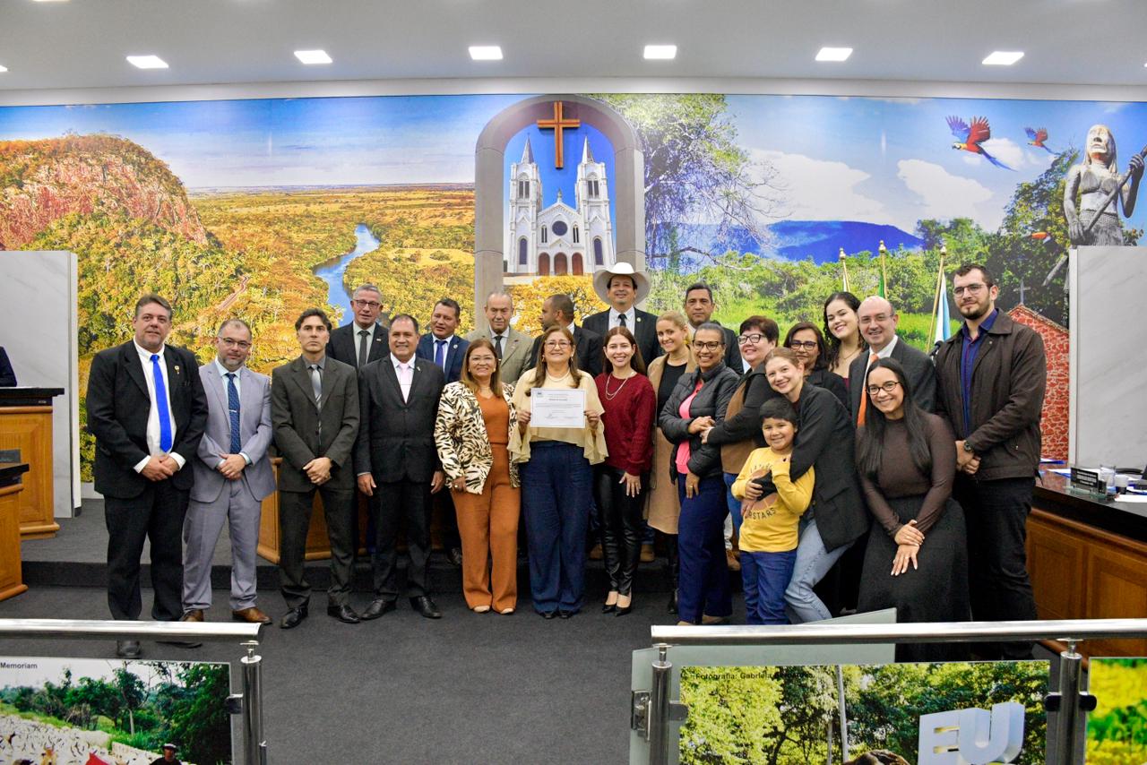 Câmara homenageia Dra. Elizabeth Ortiz pelos relevantes serviços prestados ao município