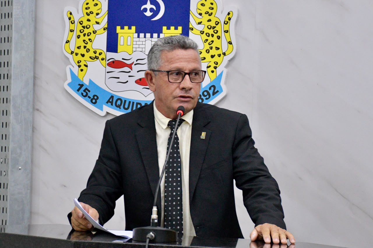 Vereador propõe lombofaixa e área para embarque escolar no CAIC