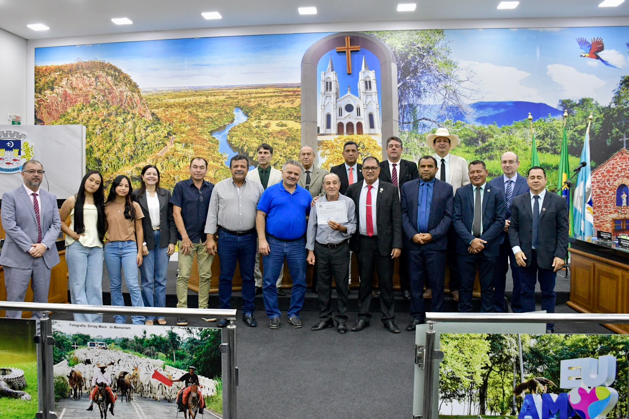 Câmara homenageia Olivar Brasil pelos 49 anos de serviços prestados aos povos indígenas