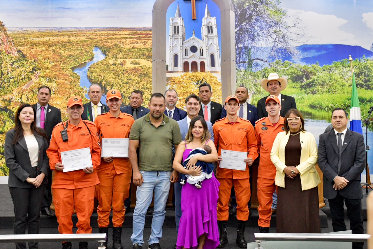Câmara presta homenagem a Bombeiros que realizaram parto dentro de viatura